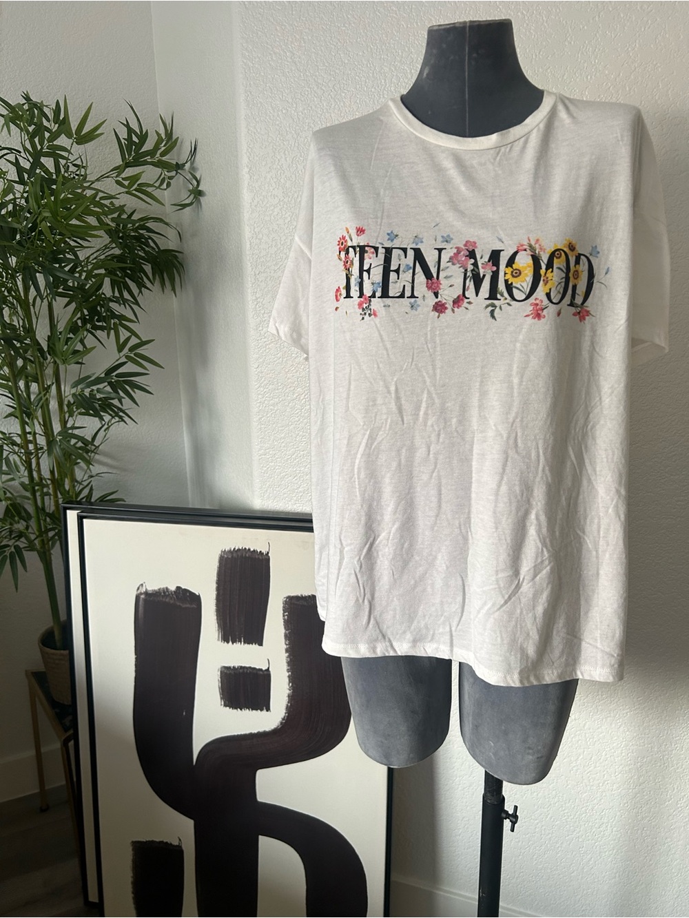 Zara White 'Teen Mood' Floral Graphic Short Sleeve Tee